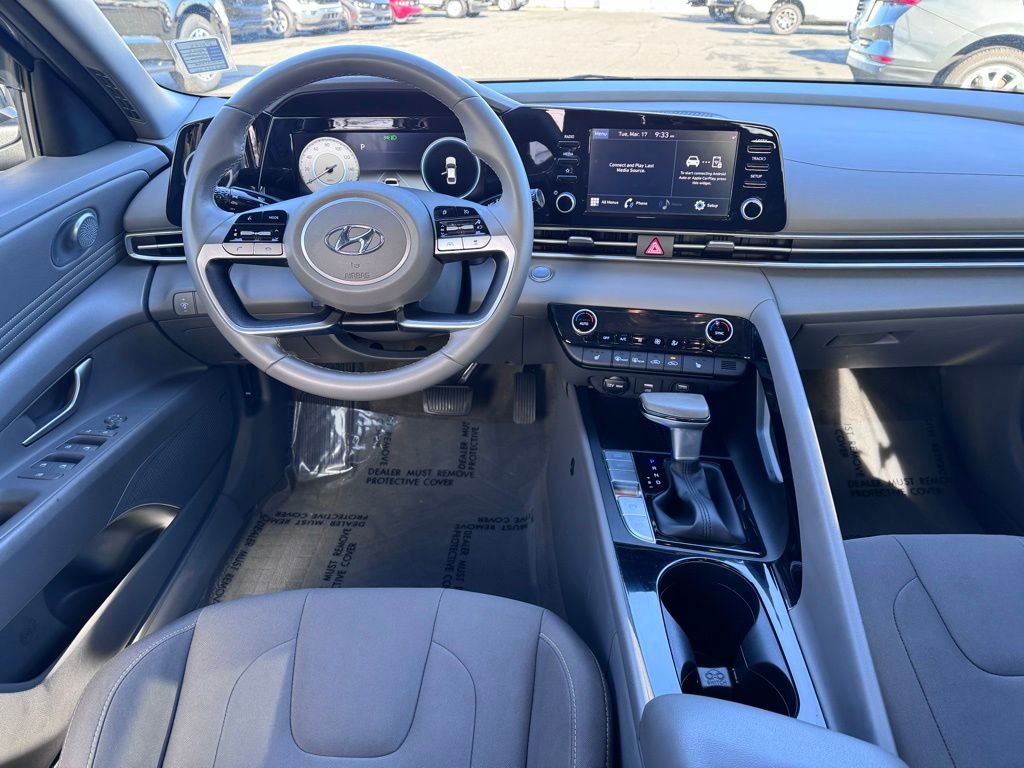 Used 2022 Hyundai Elantra SEL w/ Convenience + Premium Package image 5