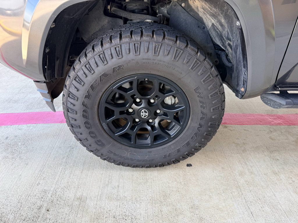 Used 2022 Toyota Tacoma SR5 RWD image 26