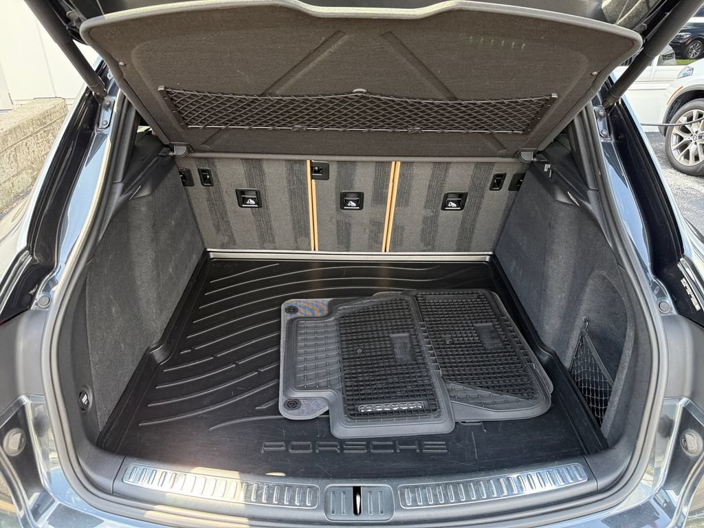 Used 2018 Porsche Macan AWD/4WD image 37
