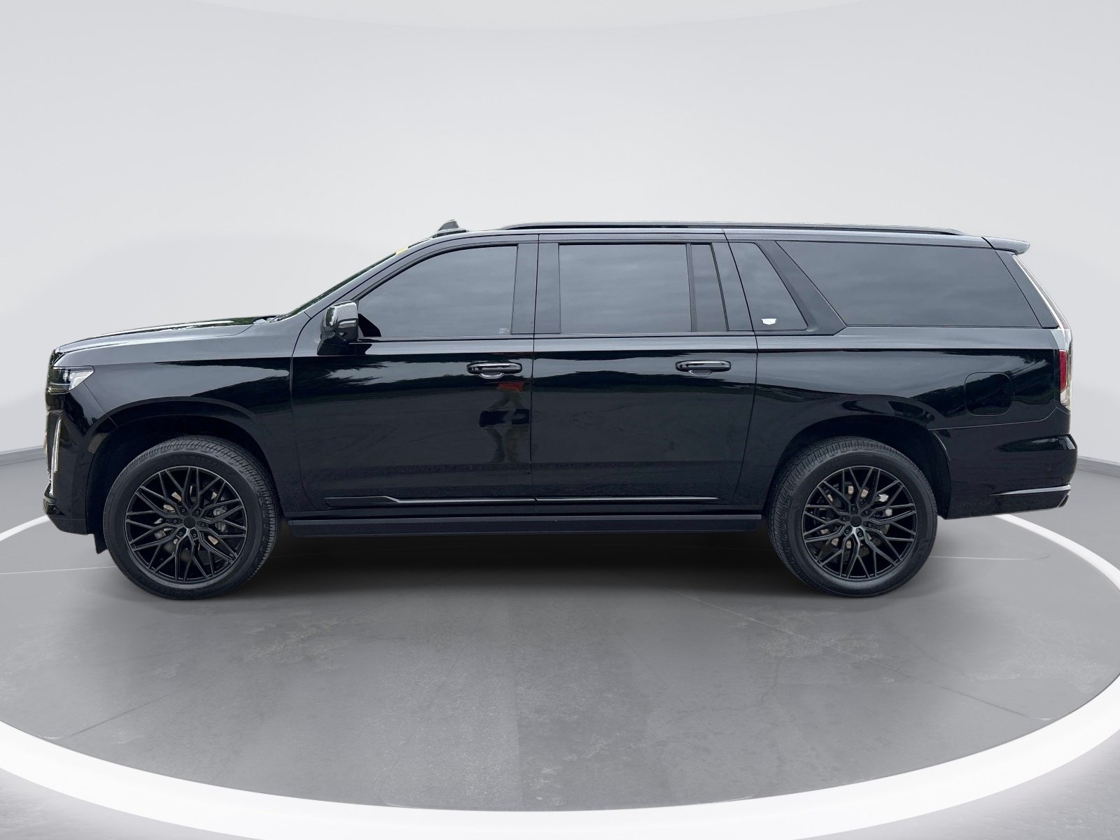 Used 2024 Cadillac Escalade ESV Sport Platinum w/ LPO, ONYX Package AWD/4WD image 5