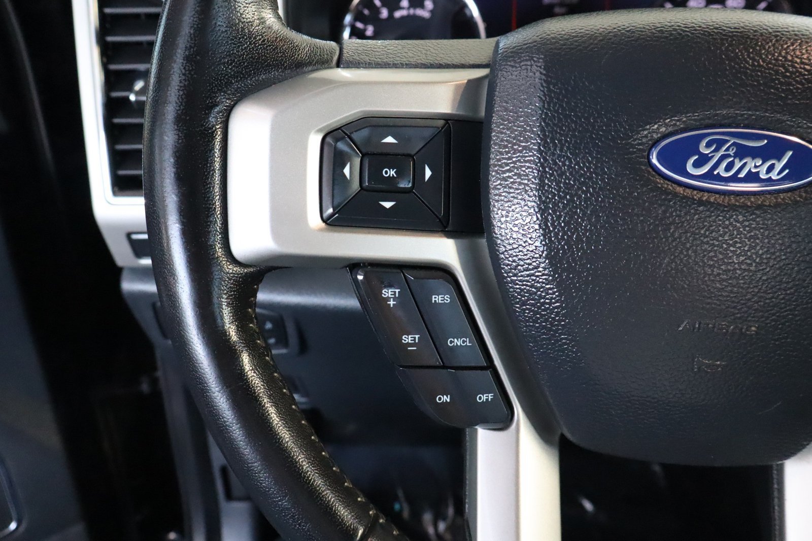 Used 2022 Ford F350 Lariat w/ Black Appearance Package AWD/4WD image 25