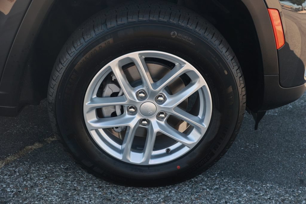 New 2026 Jeep Grand Cherokee Laredo RWD image 8