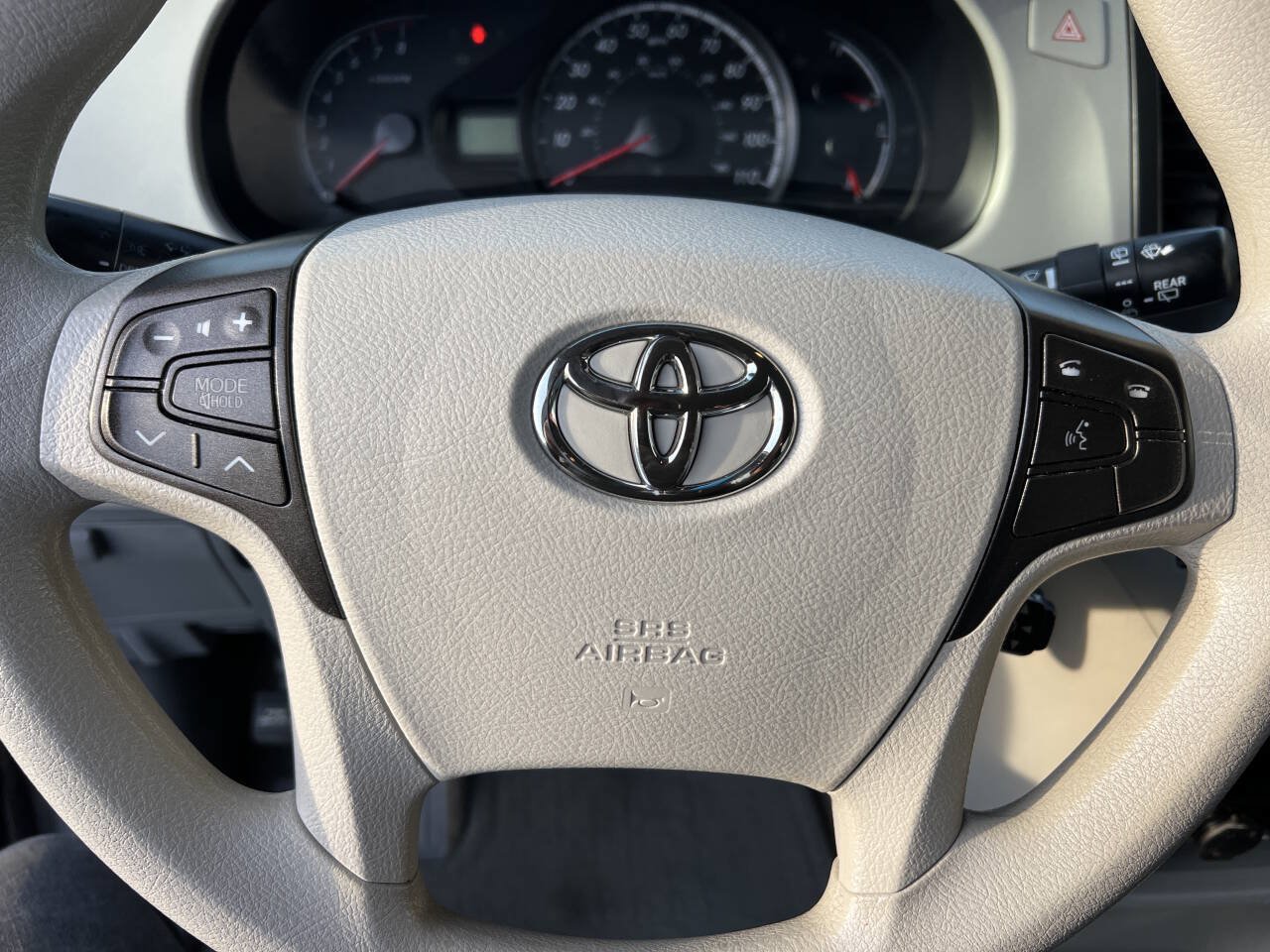 Used 2012 Toyota Sienna LE FWD image 11
