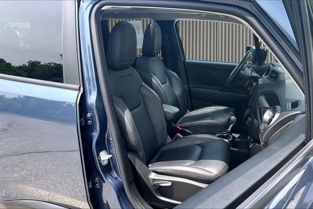 Used 2023 Jeep Renegade Limited w/ Sun/Sound Group AWD/4WD image 9