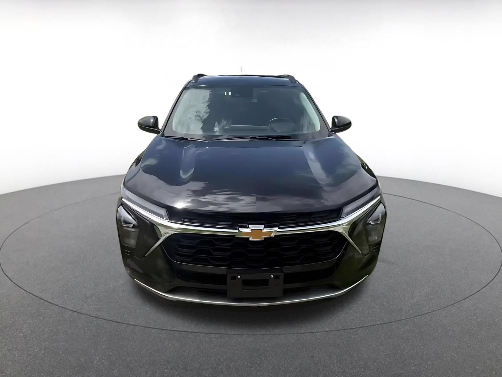 Used 2025 Chevrolet Trax LT w/ LT Convenience Package FWD image 3