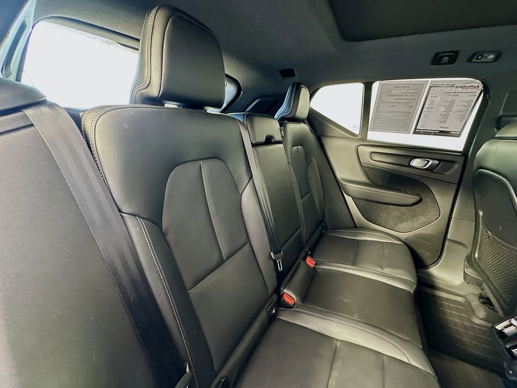 Used 2019 Volvo XC40 T5 Momentum image 28