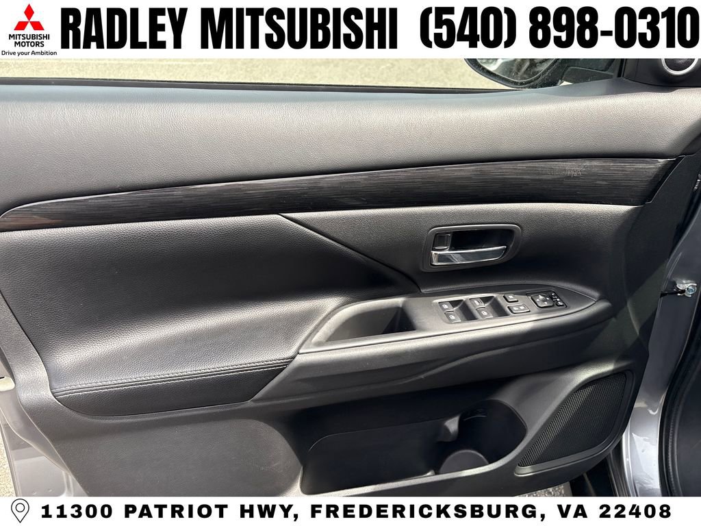 Used 2017 Mitsubishi Outlander GT image 5