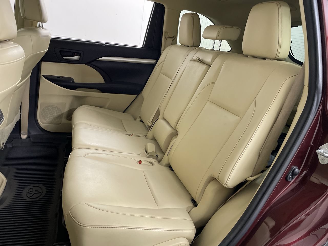 Used 2017 Toyota Highlander XLE AWD/4WD image 22