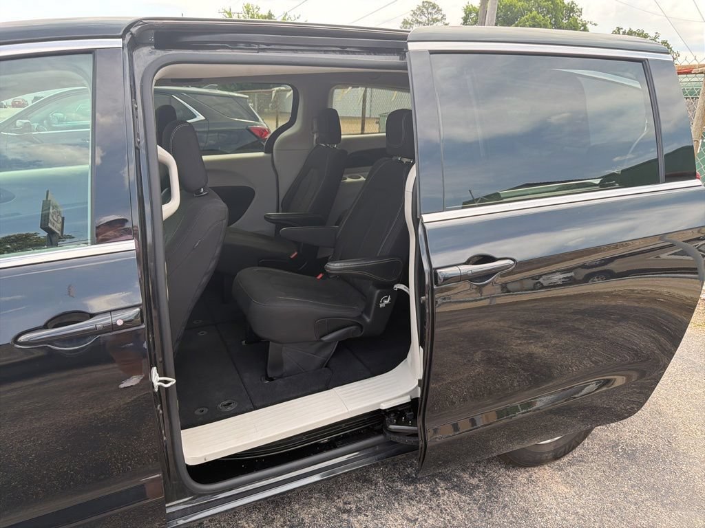 Used 2023 Chrysler Voyager LX FWD image 32