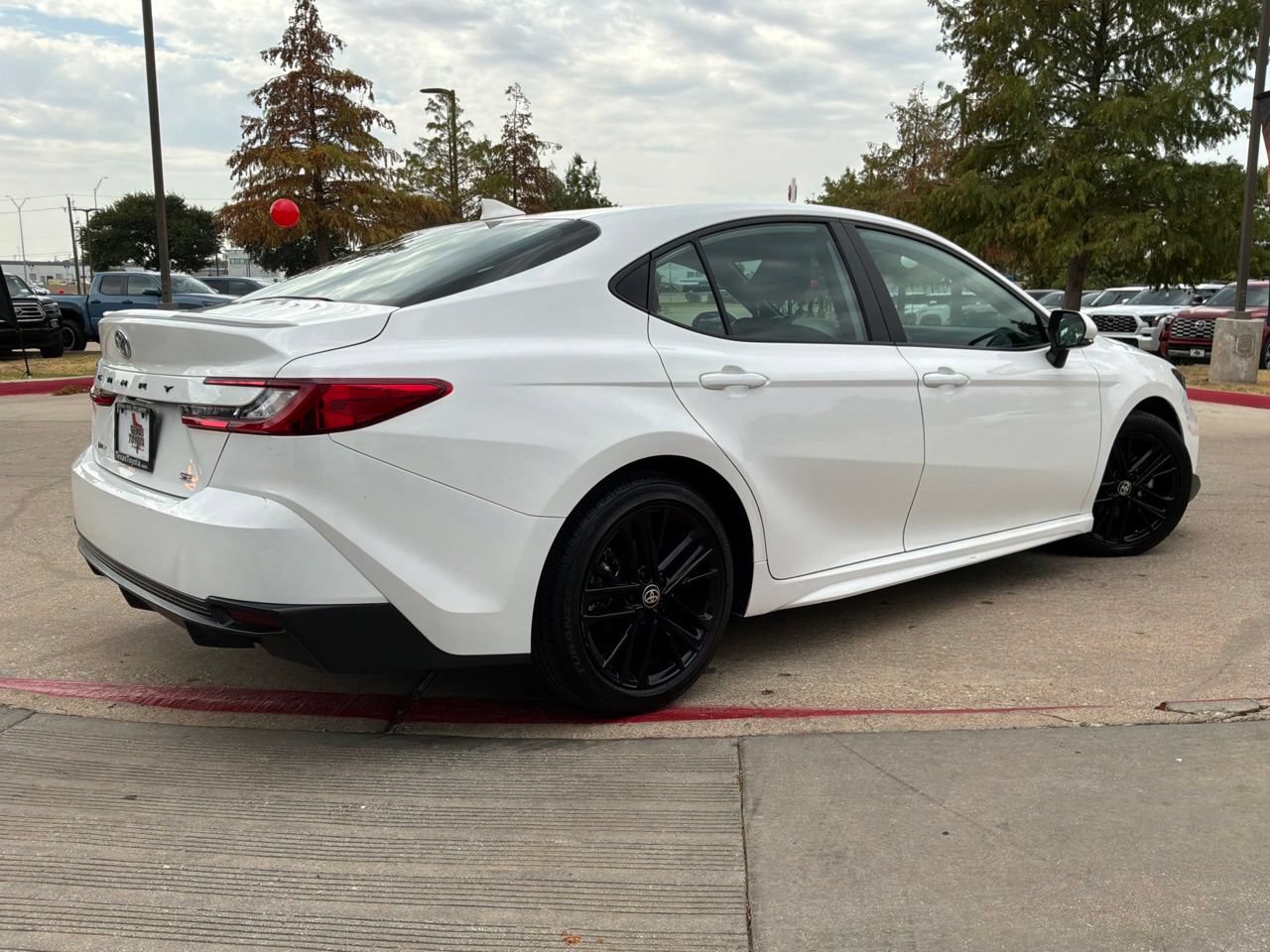 Used 2025 Toyota Camry SE FWD image 6