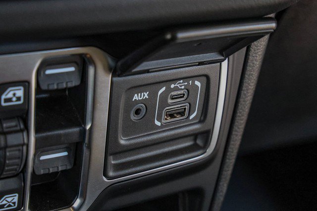 Used 2024 Jeep Wrangler Sahara w/ Technology Group AWD/4WD image 21