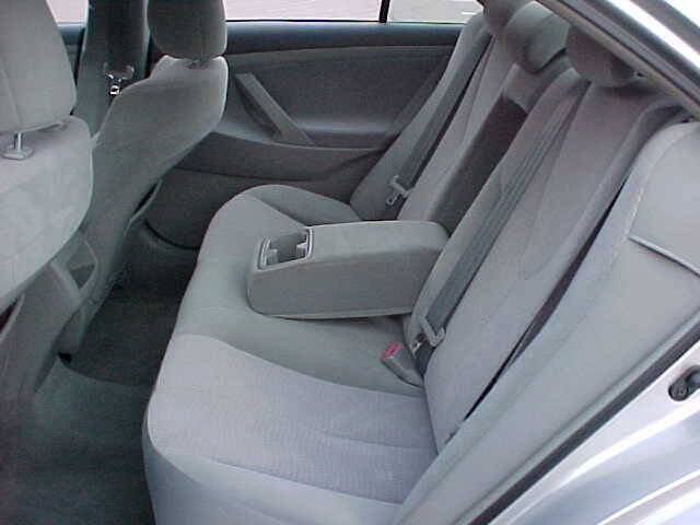 Used 2010 Toyota Camry LE FWD image 10