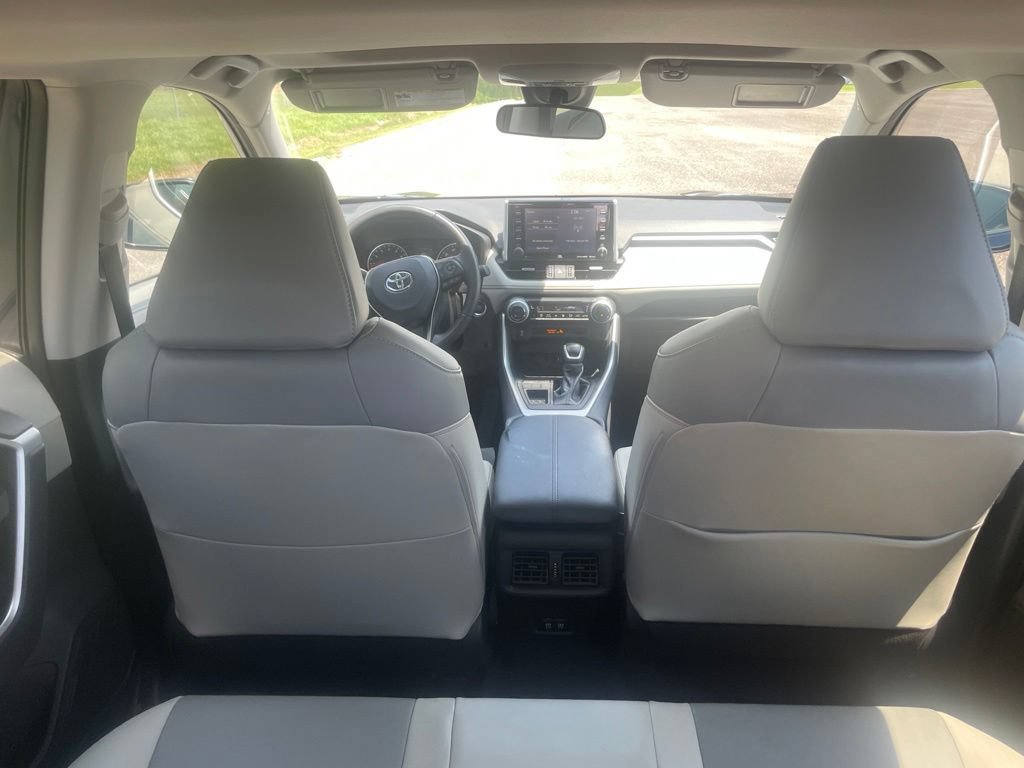 Used 2019 Toyota RAV4 XLE Premium FWD image 14