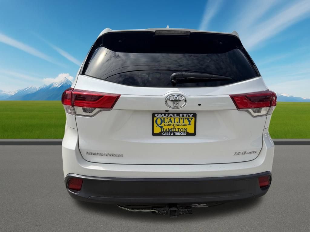 Used 2018 Toyota Highlander XLE AWD/4WD image 4