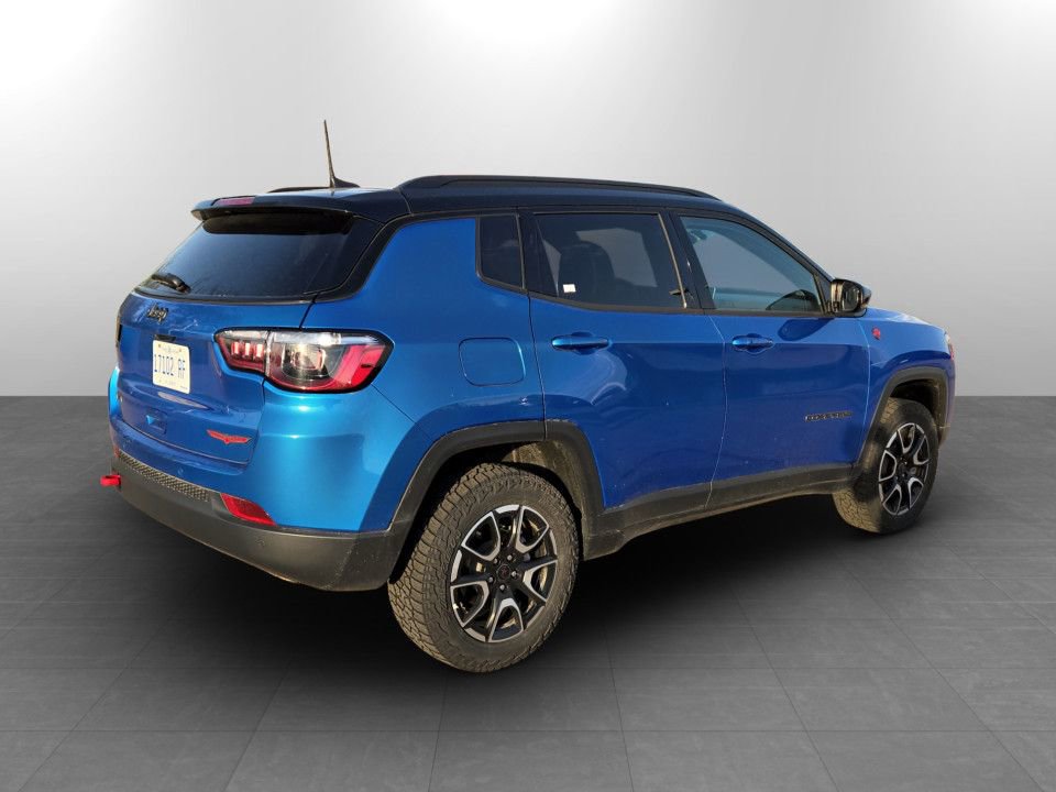 Used 2025 Jeep Compass Trailhawk AWD/4WD image 7