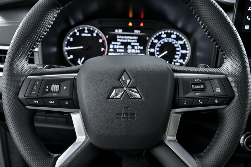 New 2025 Mitsubishi Outlander AWD image 19