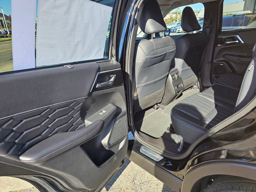 New 2026 Mitsubishi Outlander SEL AWD/4WD image 11