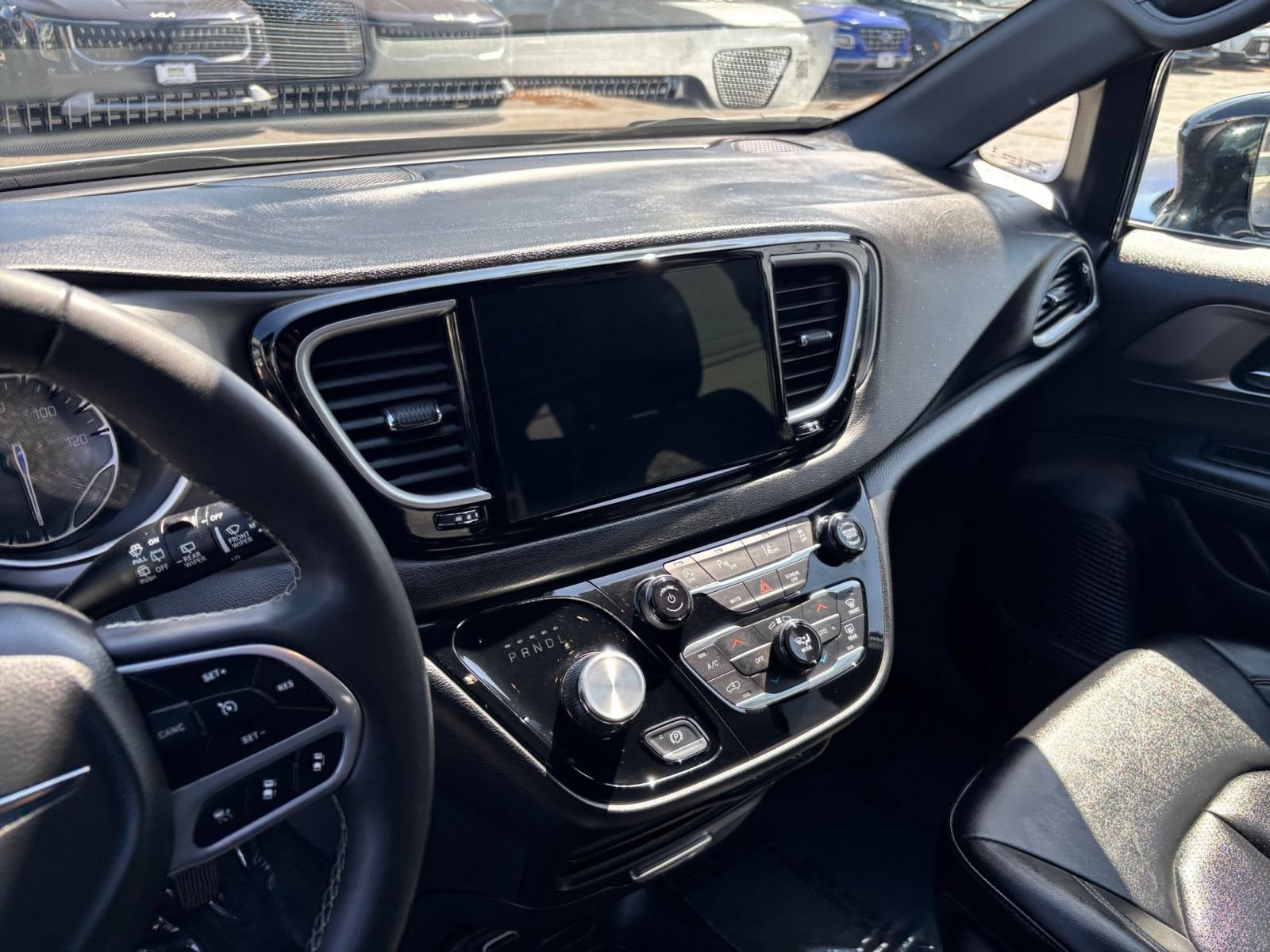 Used 2025 Chrysler Pacifica Select FWD image 16