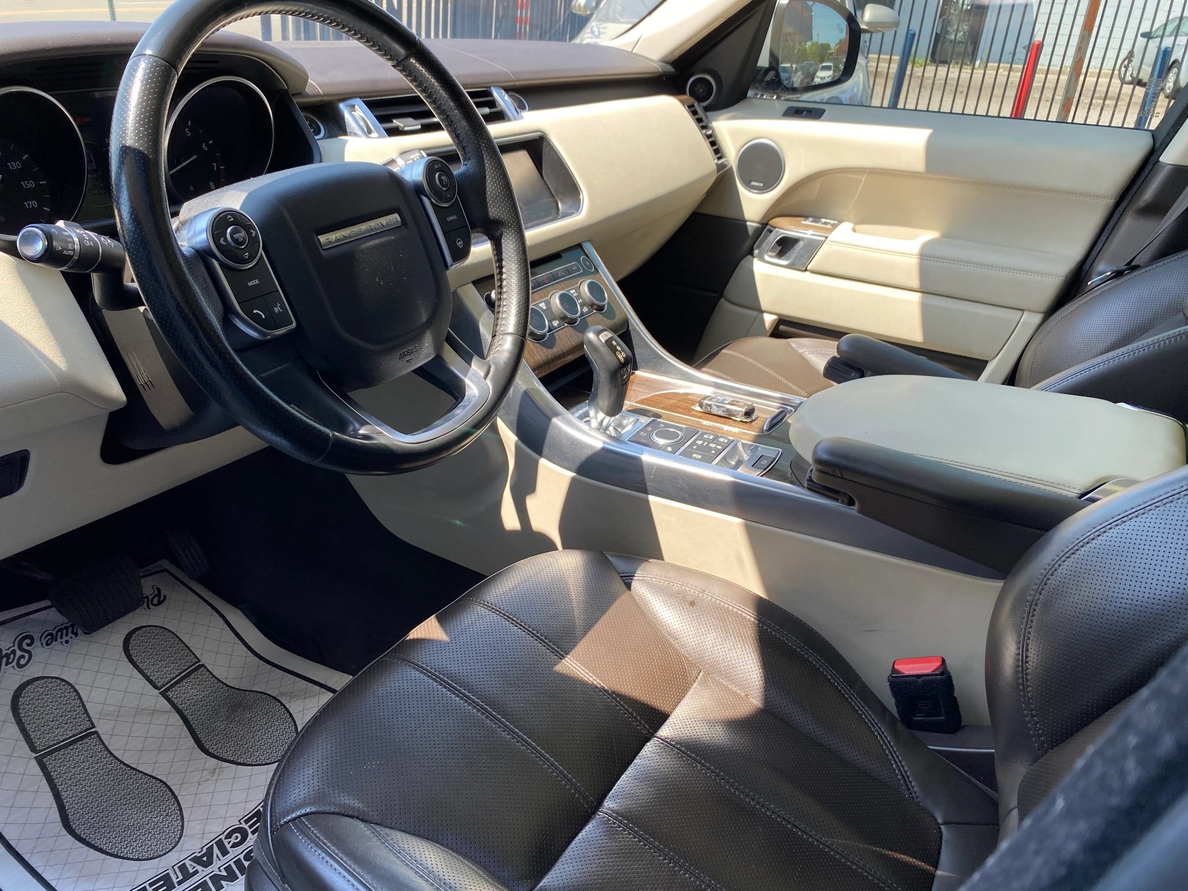 Used 2017 Land Rover Range Rover Sport HSE AWD/4WD image 3