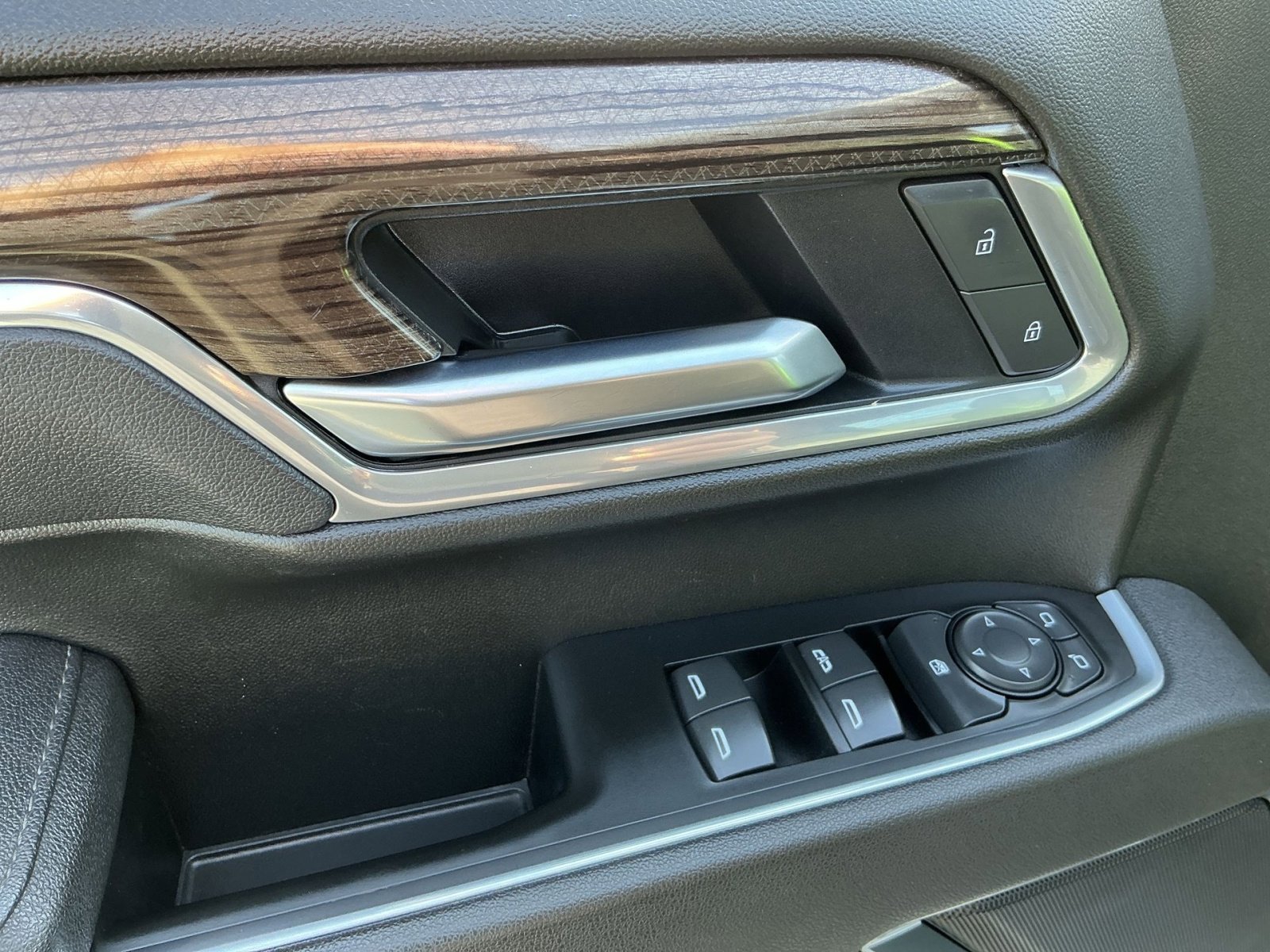 Used 2025 Chevrolet Silverado 2500 LT w/ Convenience Package image 23