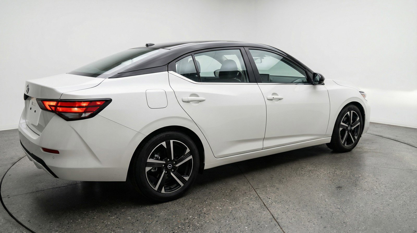 Used 2025 Nissan Sentra SV FWD image 9