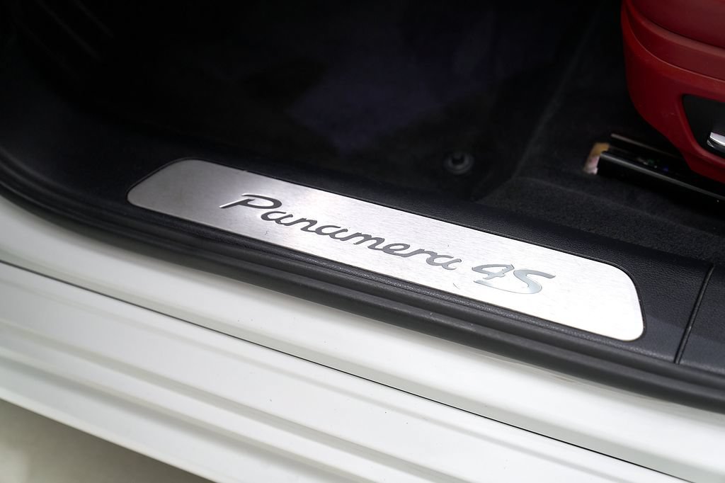 Used 2018 Porsche Panamera 4S AWD/4WD image 15