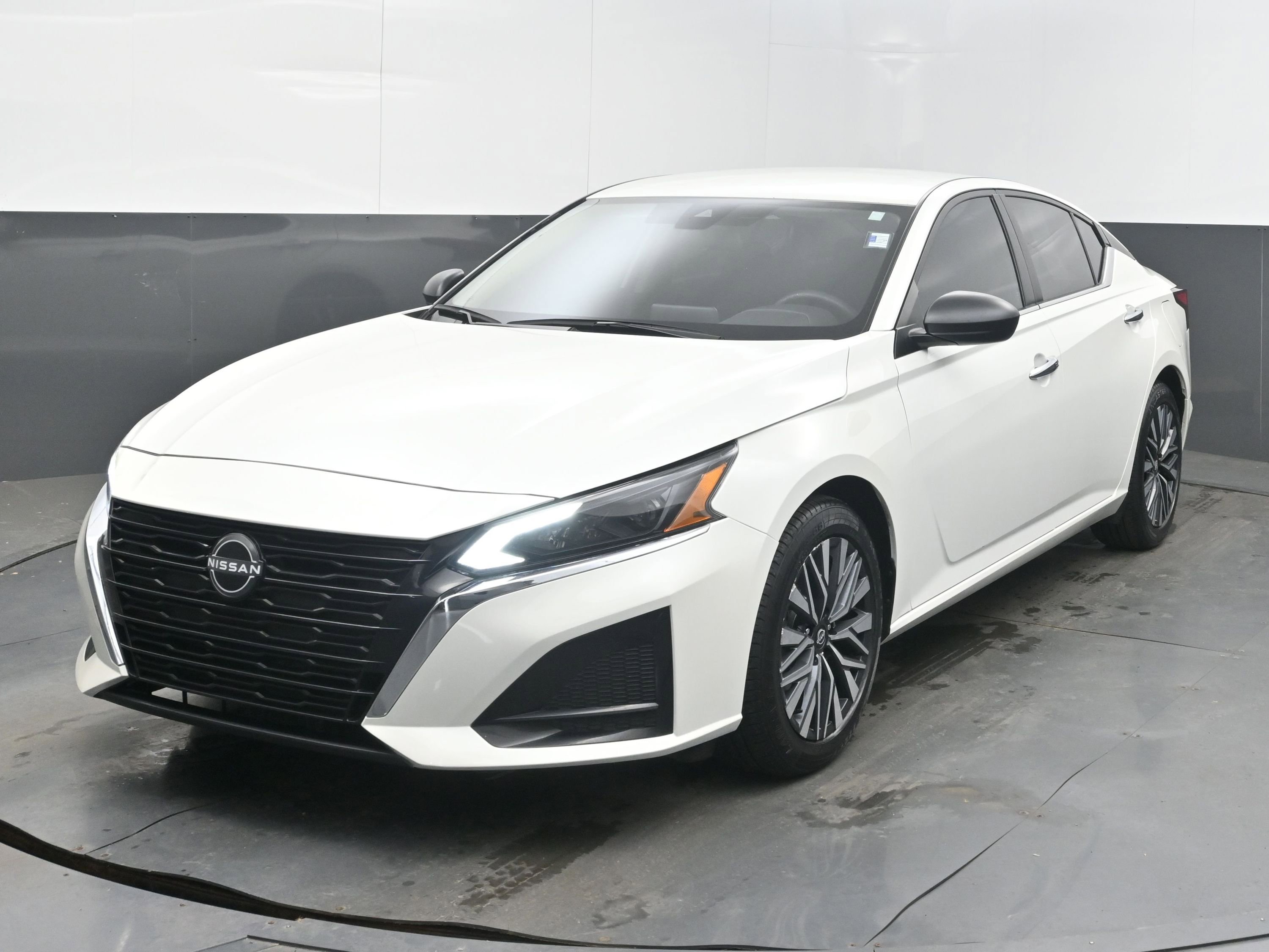 Used 2024 Nissan Altima 2.5 SV image 3