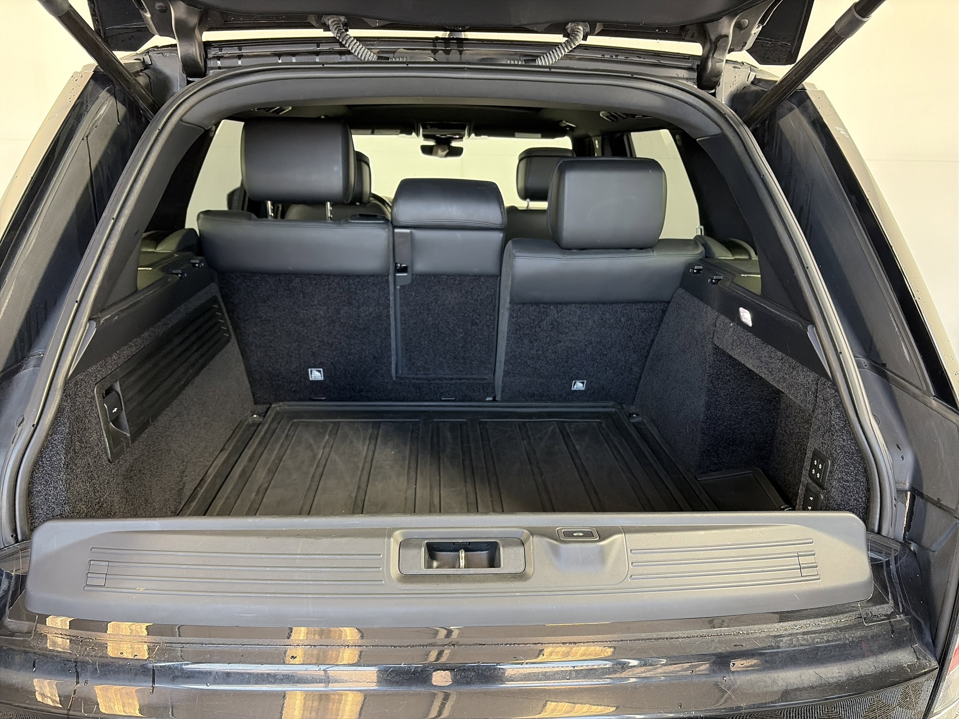 Used 2019 Land Rover Range Rover Long Wheelbase Supercharged image 14