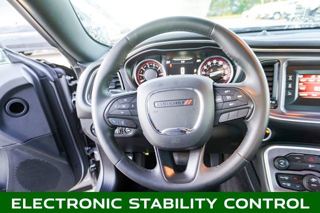 Used 2016 Dodge Challenger SXT image 10