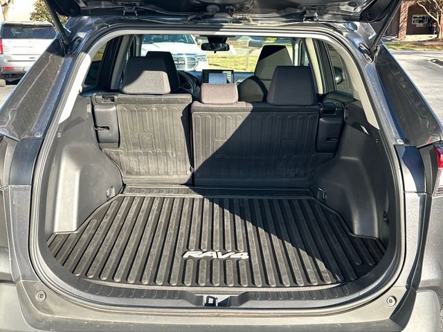 Used 2022 Toyota RAV4 LE image 25