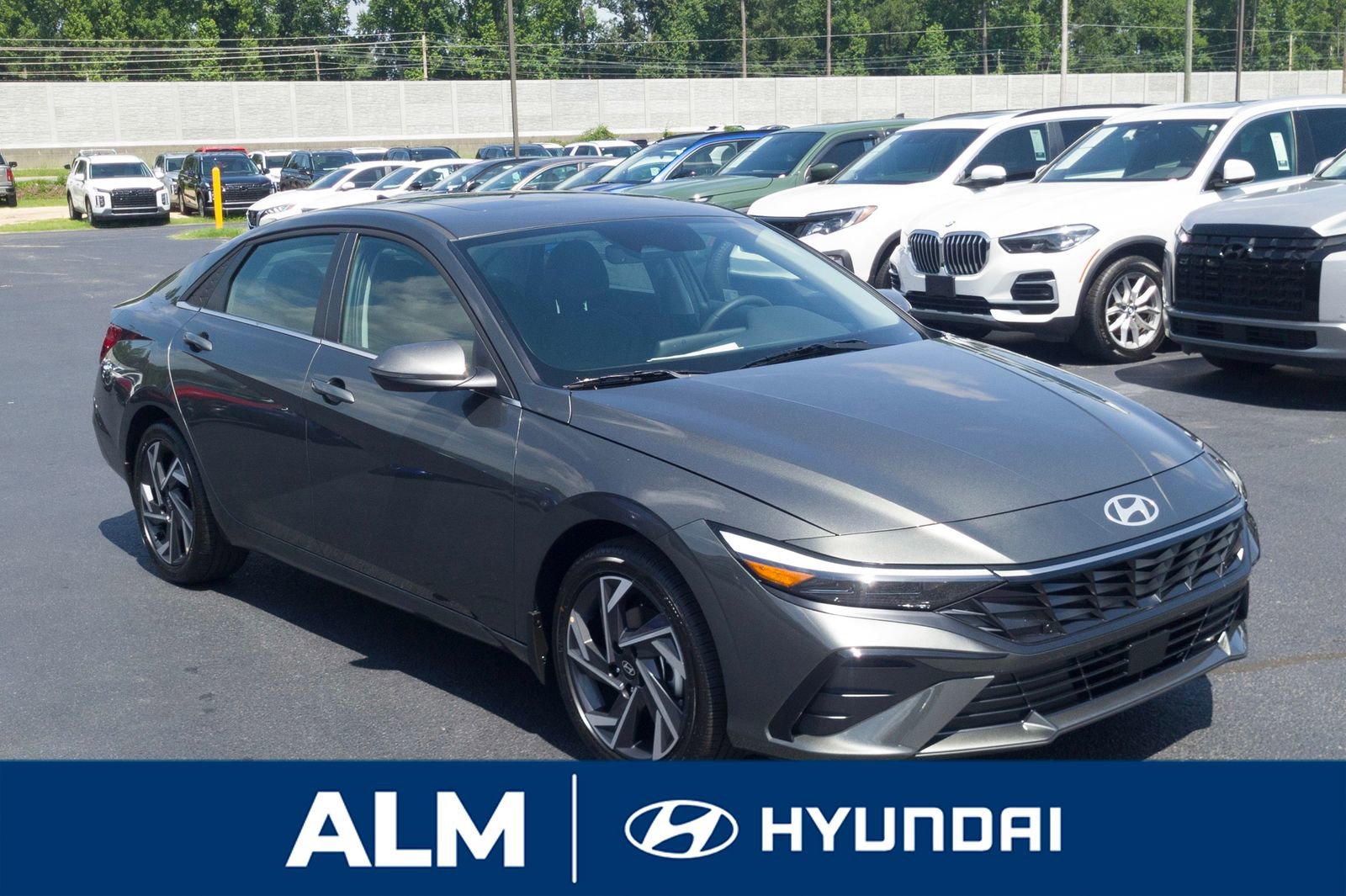 New 2025 Hyundai Elantra Limited image 3