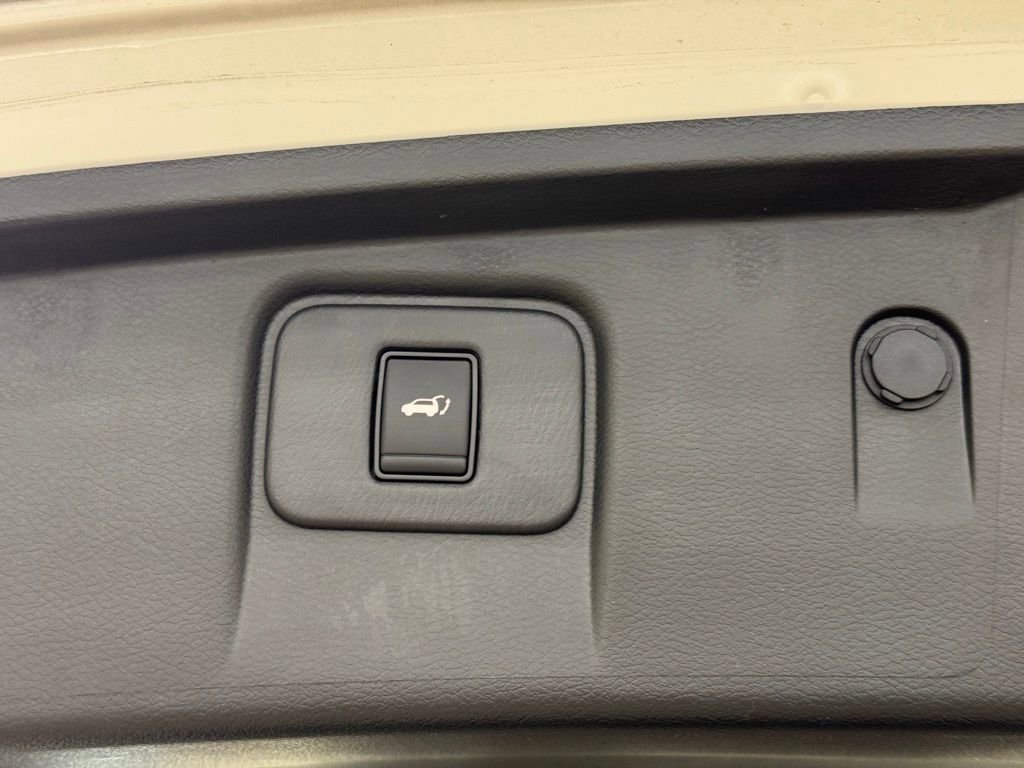 Used 2022 Nissan Murano Platinum w/ Cargo Package image 25