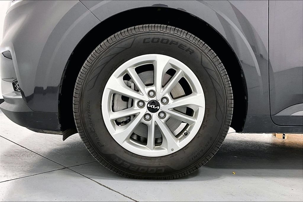 Used 2024 Kia Carnival LX FWD image 10