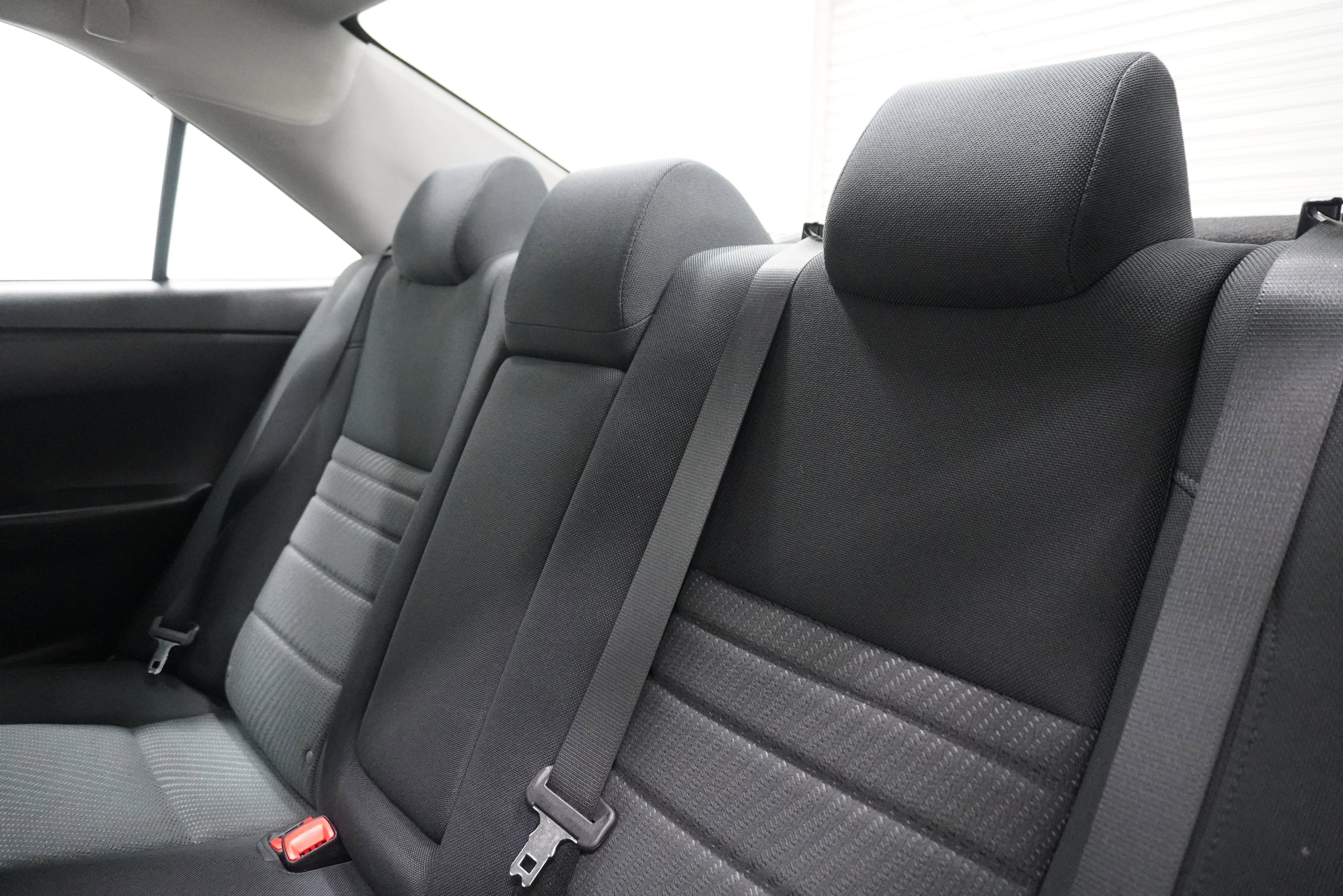 Used 2017 Toyota Camry LE FWD image 12