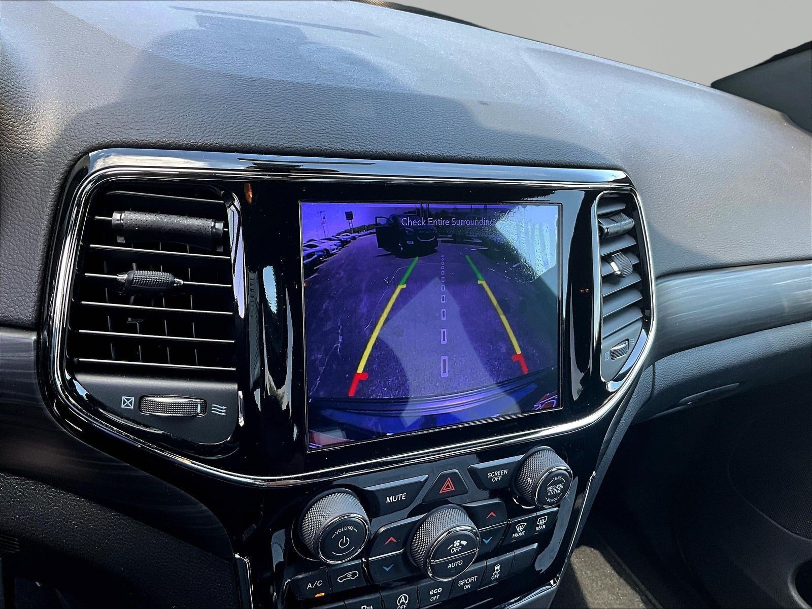 Used 2019 Jeep Grand Cherokee Laredo w/ Laredo X Package RWD image 14
