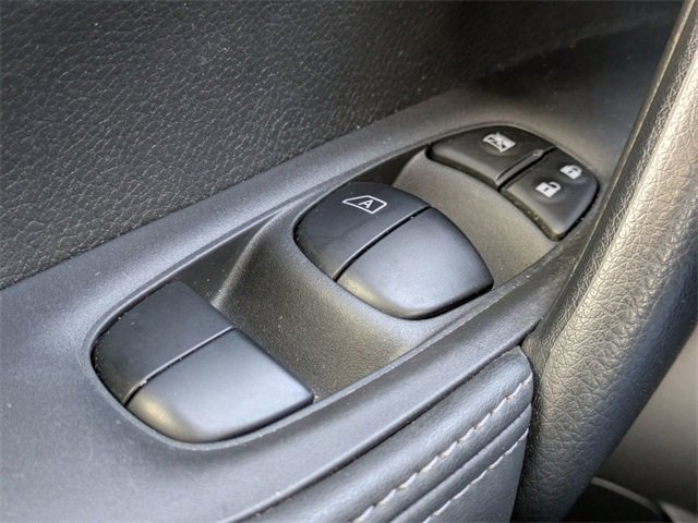 Used 2022 Nissan Rogue Sport S image 23