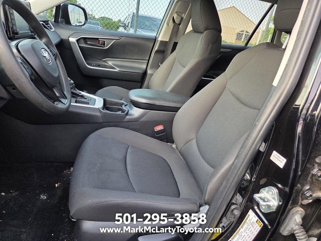 Used 2020 Toyota RAV4 LE FWD image 6