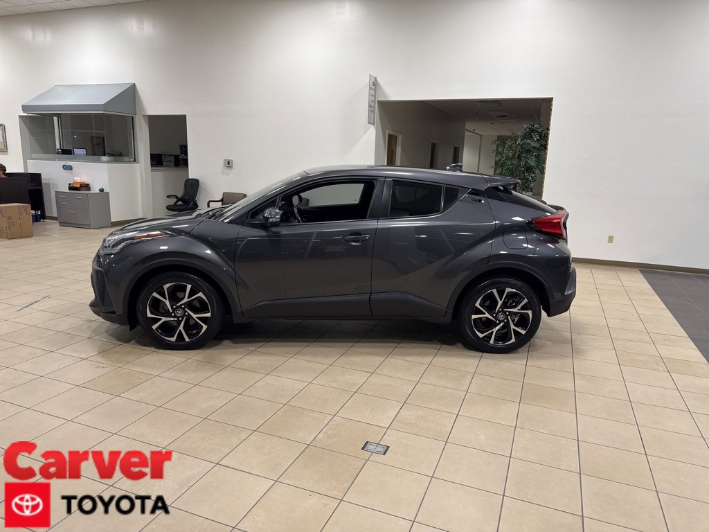 Used 2022 Toyota C-HR XLE image 1