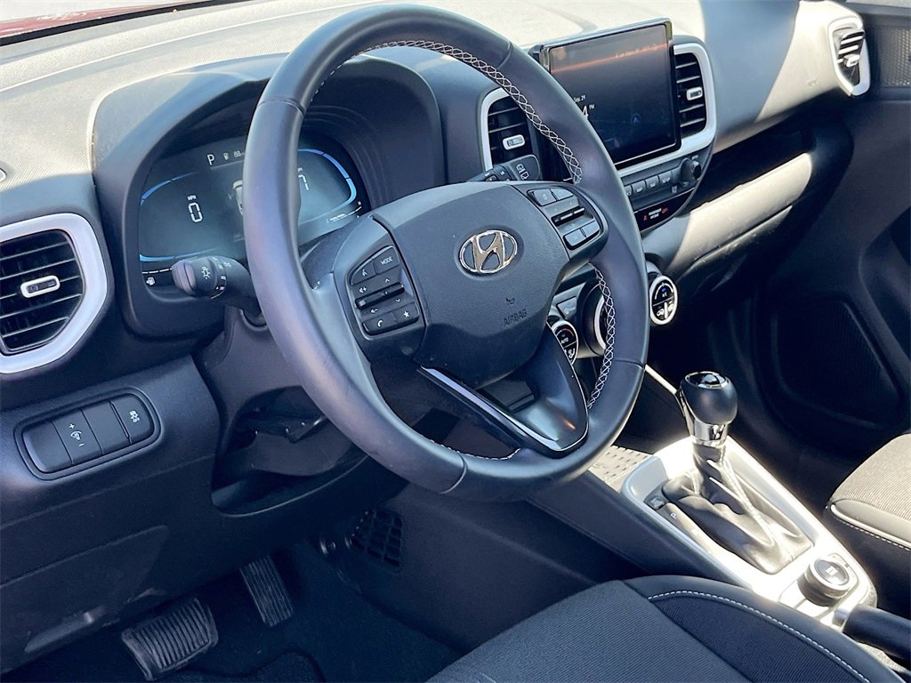 Used 2024 Hyundai Venue Limited image 9