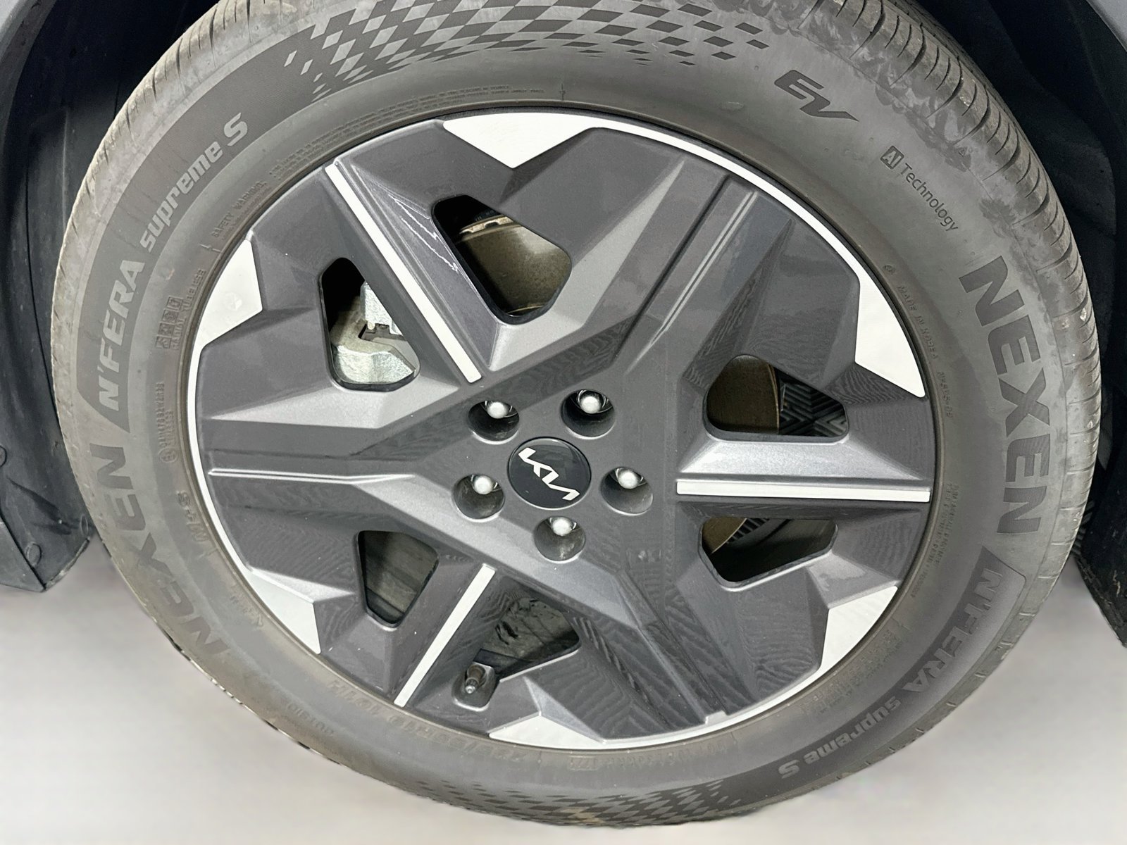 Used 2025 Kia EV6 Light w/ Light LR Technology Package RWD image 31