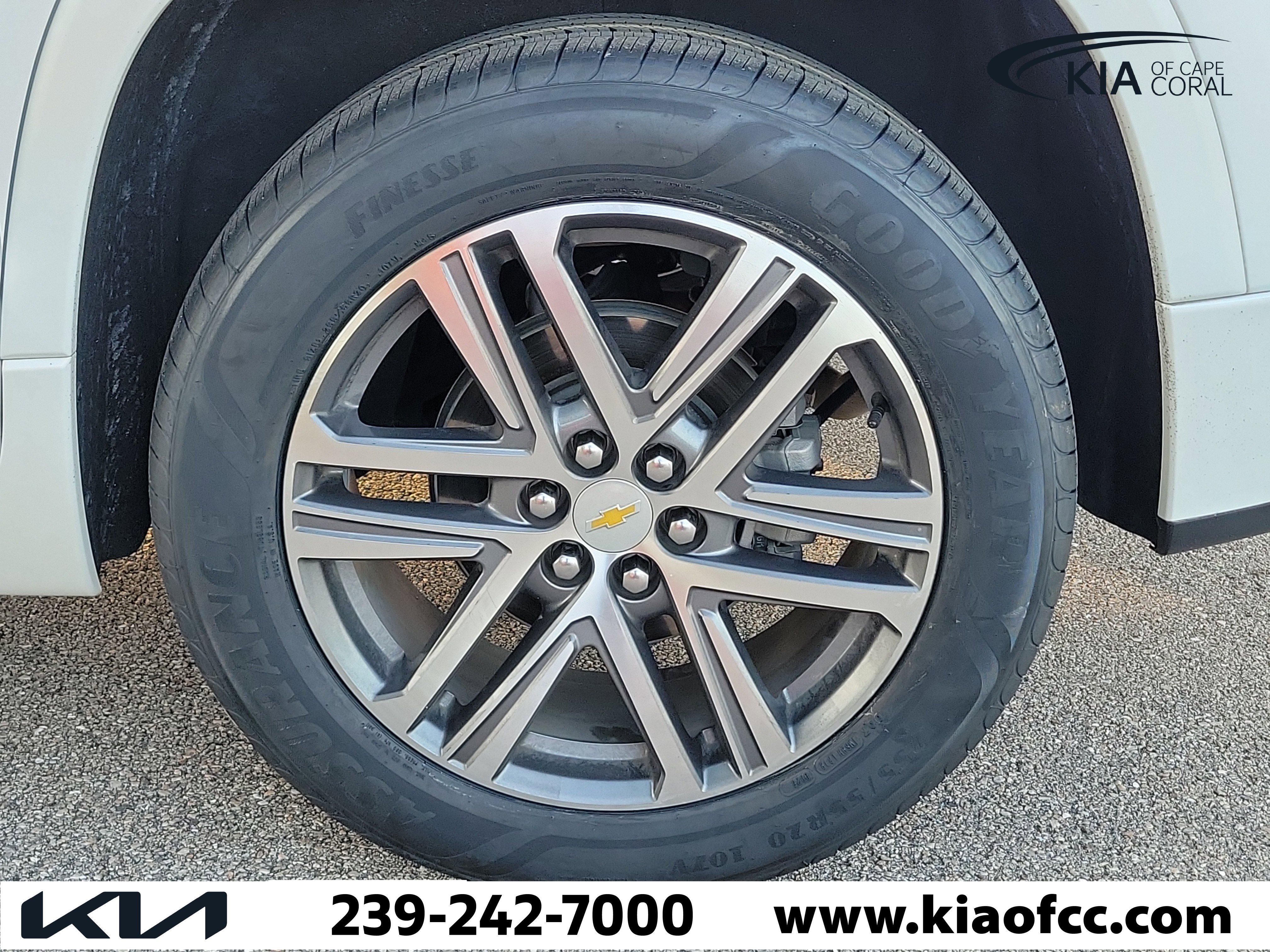 Used 2023 Chevrolet Traverse High Country w/ LPO, 'HIT The Road' Package FWD image 10