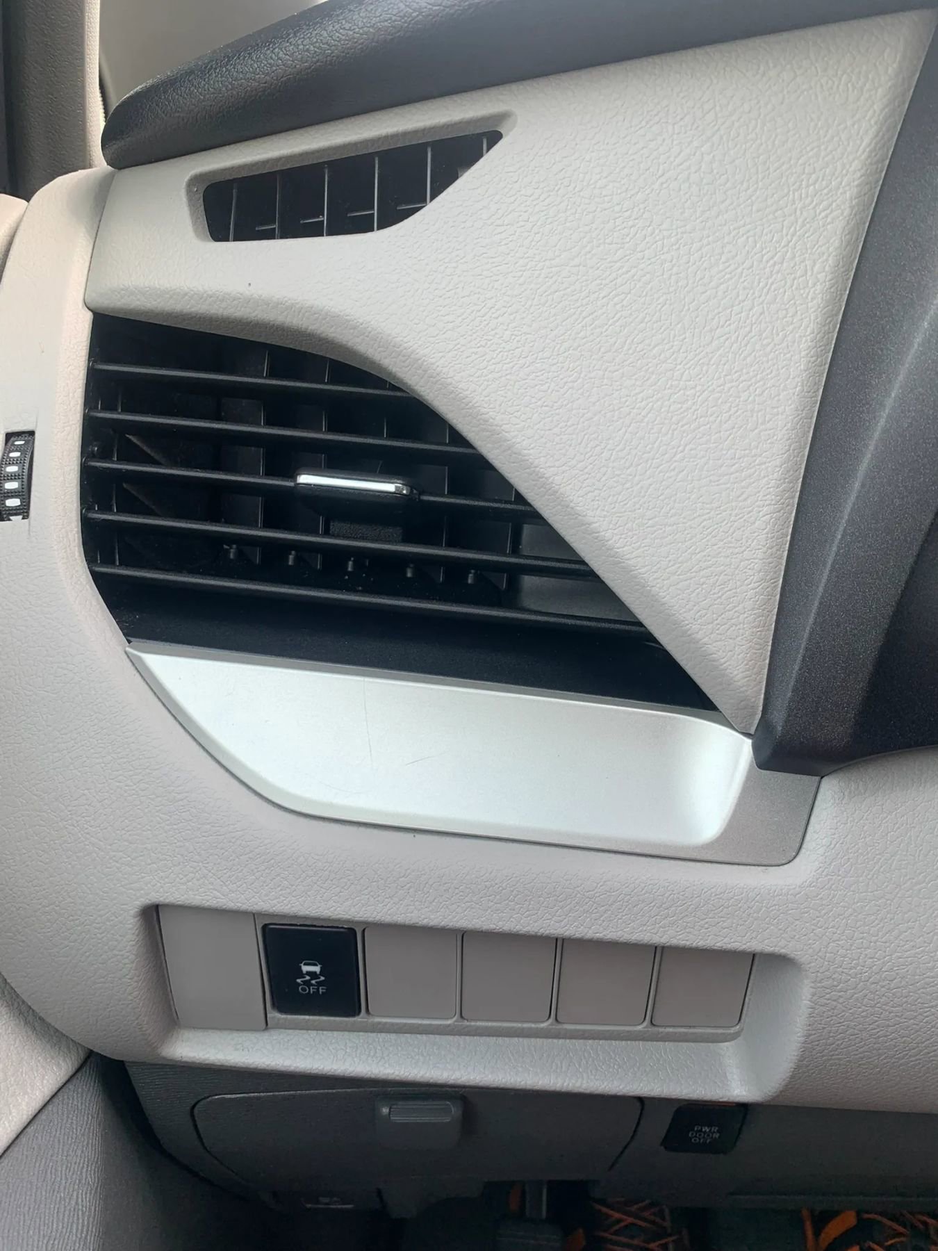 Used 2019 Toyota Sienna LE FWD image 26