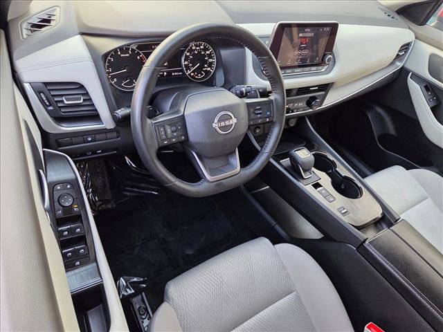 Used 2025 Nissan Rogue SV image 10