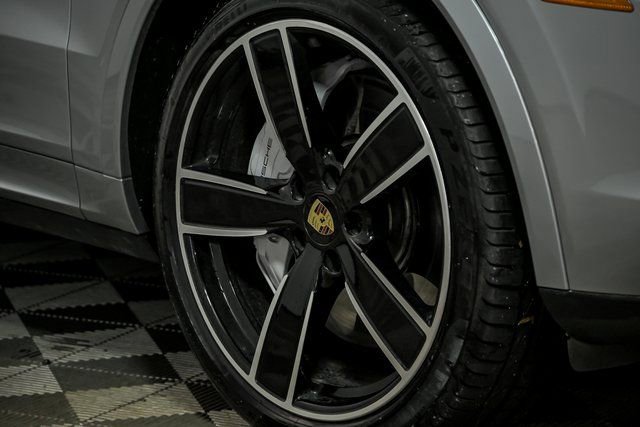 Used 2020 Porsche Cayenne Turbo image 3