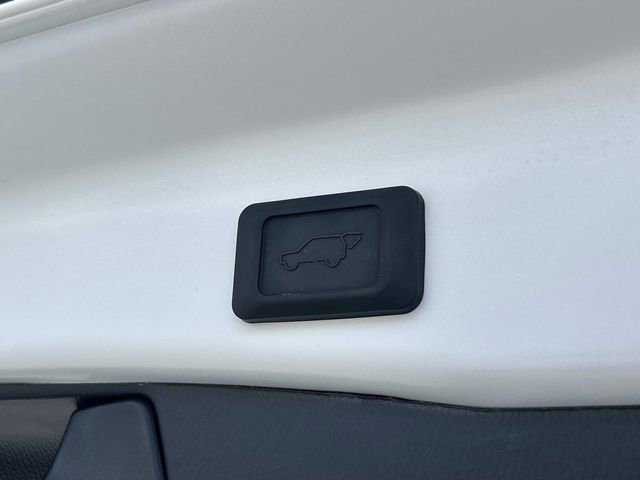 Used 2025 Toyota RAV4 XLE FWD image 13