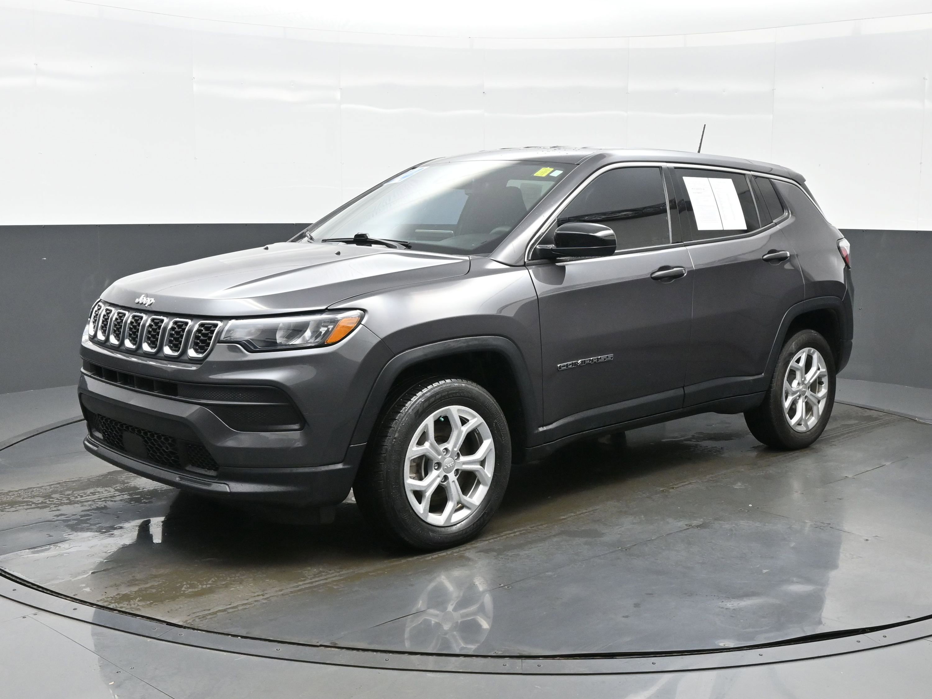 Used 2024 Jeep Compass Sport AWD/4WD image 2