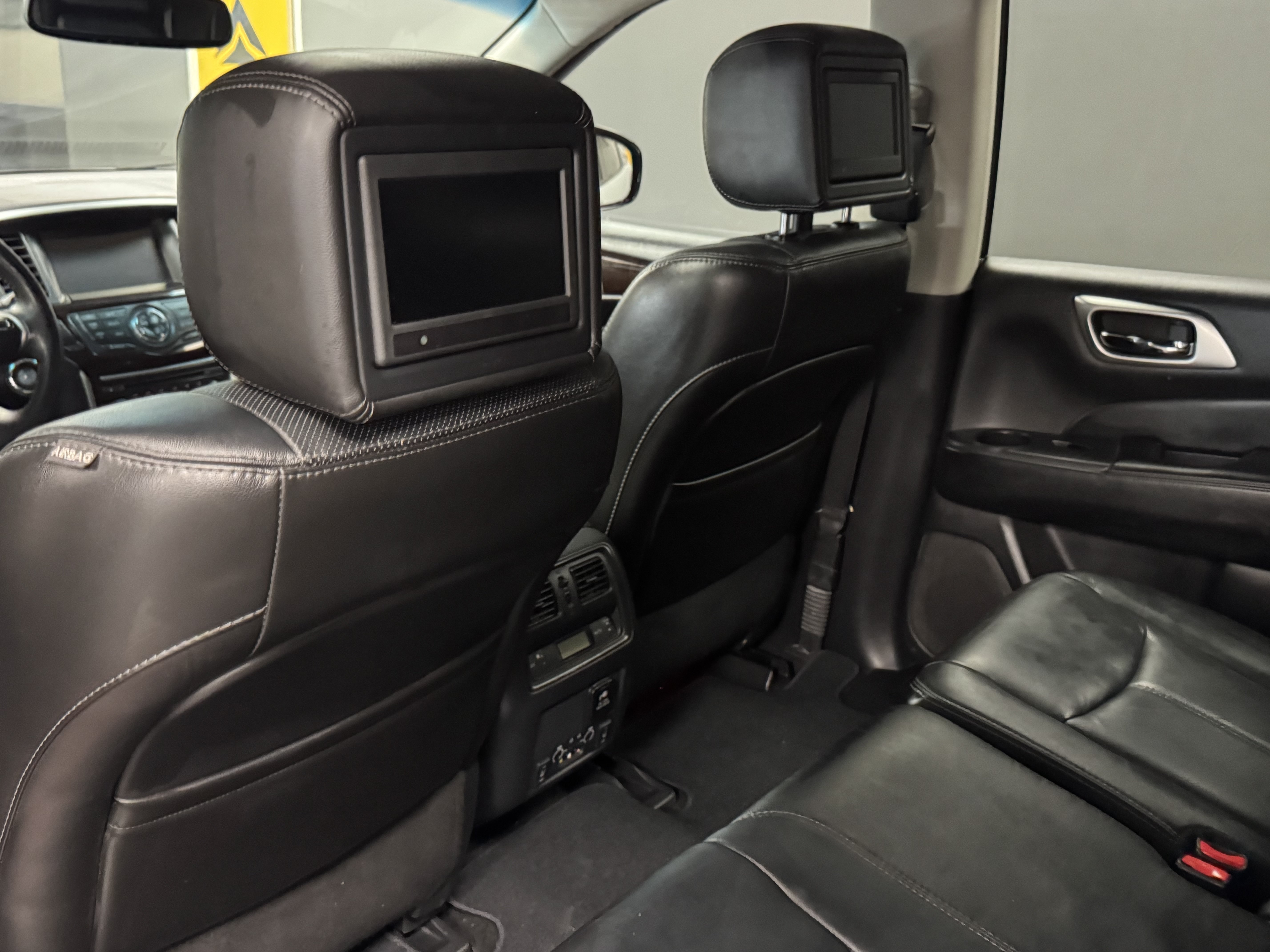 Used 2014 Nissan Pathfinder Platinum w/ Platinum Premium Package FWD image 16
