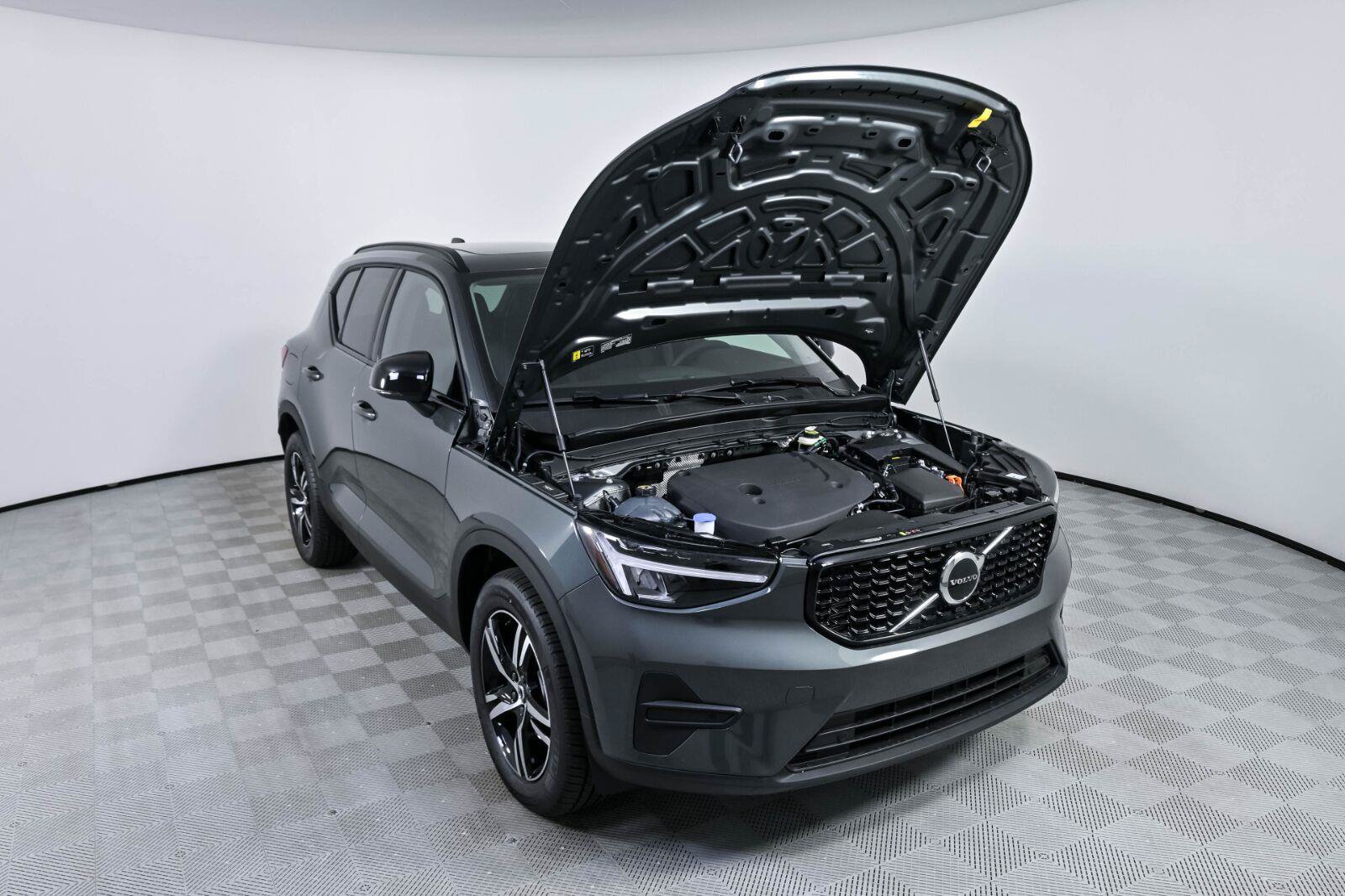 New 2026 Volvo XC40 B5 Core w/ Protection Package Premier AWD/4WD image 32