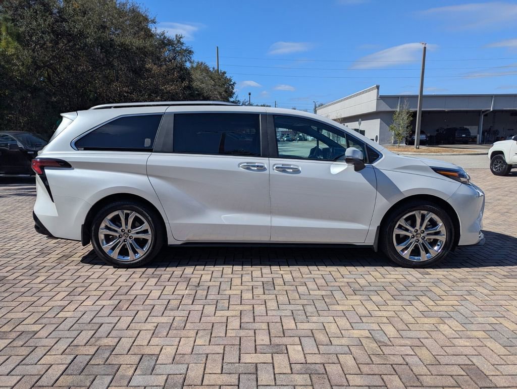 Certified 2024 Toyota Sienna Platinum image 12