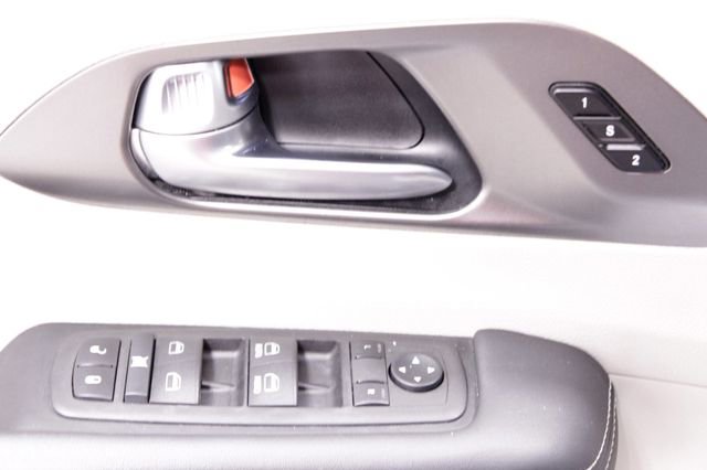 Used 2024 Chrysler Pacifica Touring-L image 28